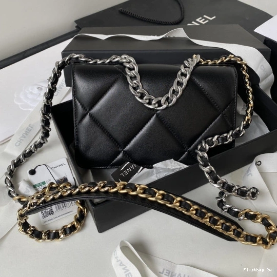 First Bag Ru CHANEL CHAIN 19 ON WALLET 0809